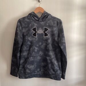 🏀 Under Armour Black and Gray Hoodie 🧩